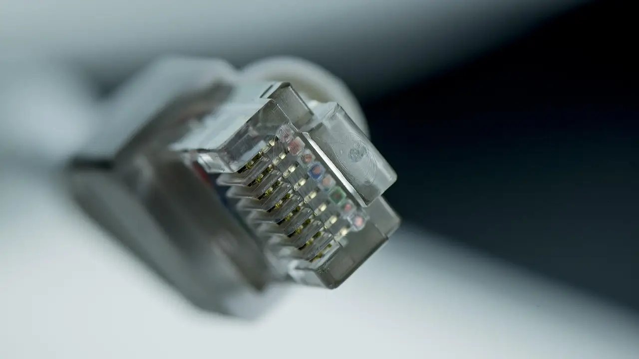 Comcast spins off media biz but keeps cable and broadband - Fierce Network