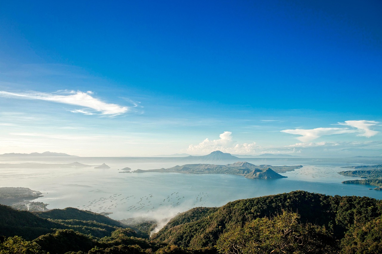 Globe urges Philippines to prioritise telecoms in disaster recovery